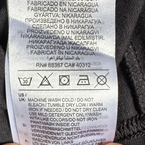 NEW WITH TAGS Adidas Black and Gold Pittsburgh Penguins Shirt  Size Medium - Picture 9 of 10